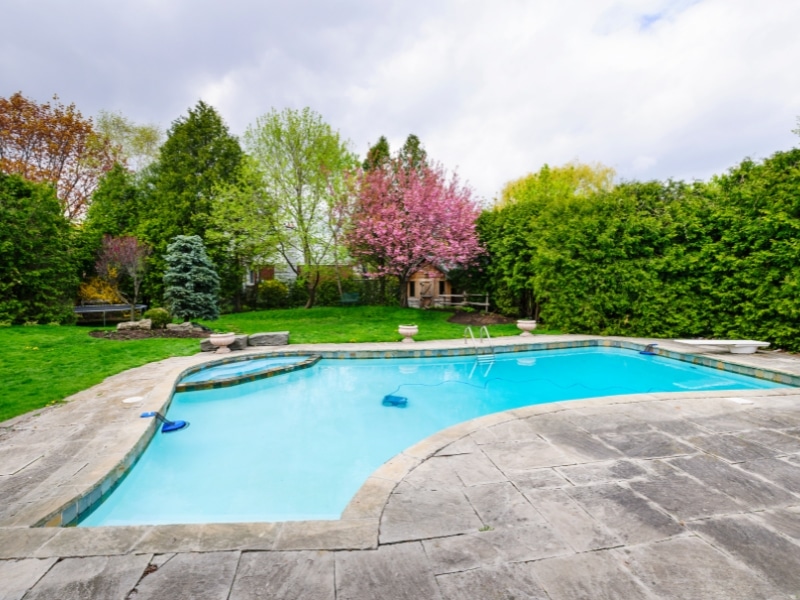 Which-types-of-paving-are-best-for-pool-areas